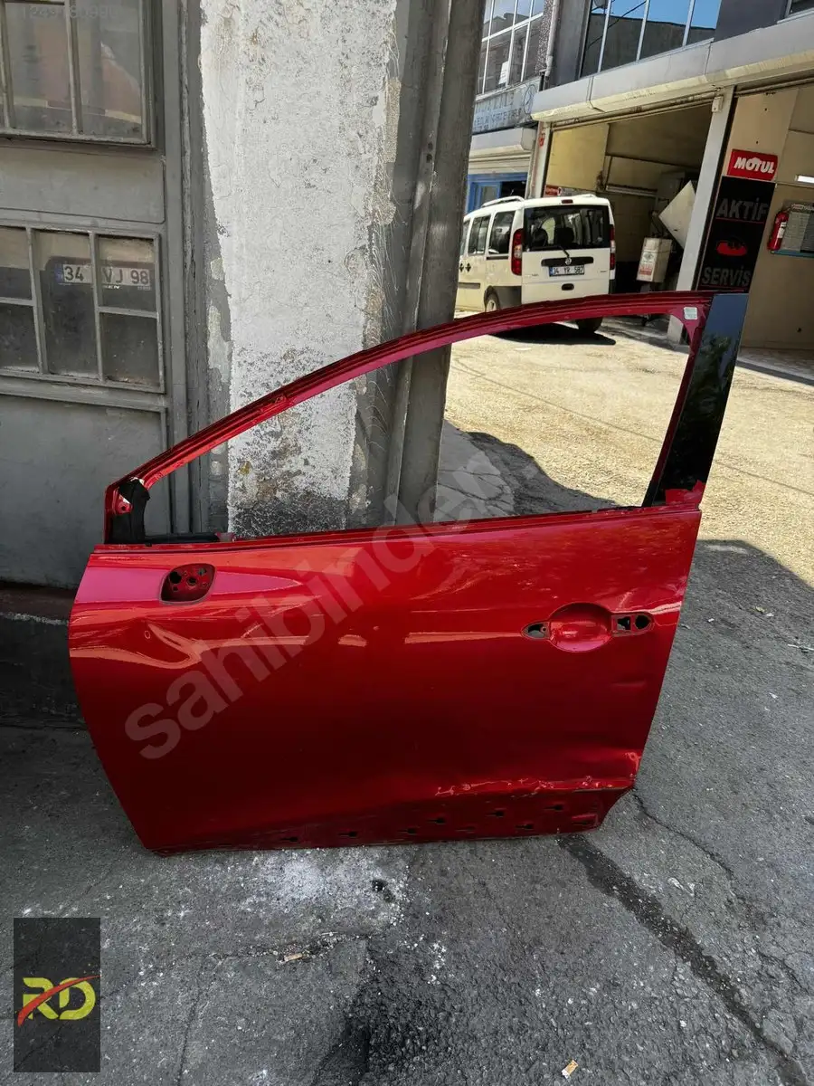 Kırmızı Clio Sağ Ön Kapı